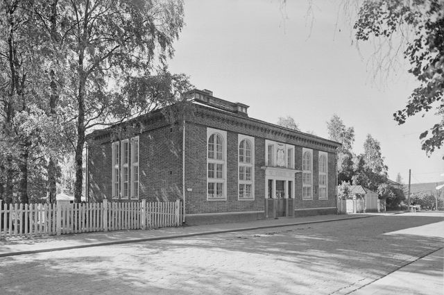 Mustavalkokuva Jyväskylän vanhasta viljamakasiinista